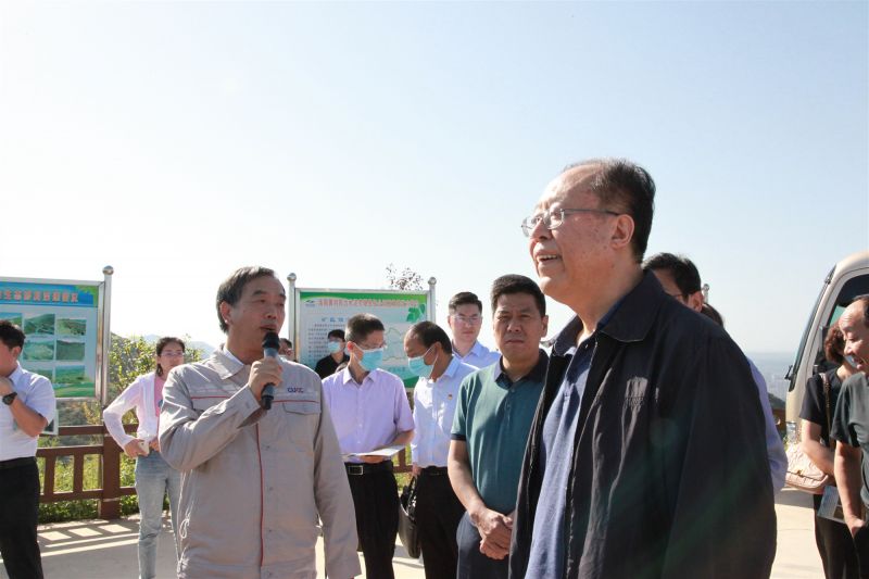 
				   
					河南省人大常委會(huì )黨組副書(shū)記、副主任馬懿一行到洛陽(yáng)黃河同力調研
				 